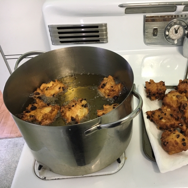 Oliebollen (Dutch Doughnuts)