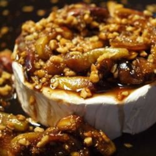 Figs and Toasted Almonds Brie