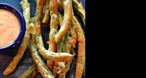 Air Fryer Green Beans with Spicy Dipping Sauce