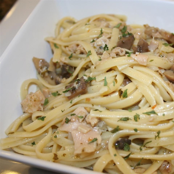 Linguine with Garlicky White Clam Sauce