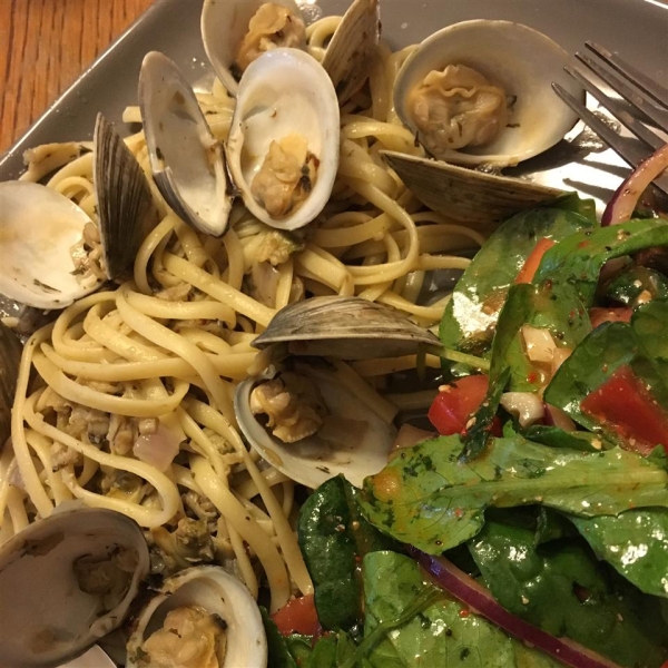 Linguine with Garlicky White Clam Sauce