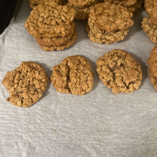 Mama's Chewy Oatmeal Cookies