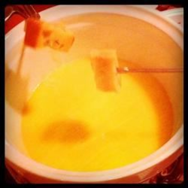 Simple and Delicious Cheese Fondue