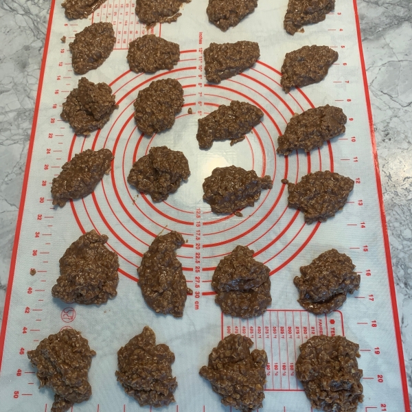 Super-Moist No-Bake Chocolate and Oatmeal Cookies