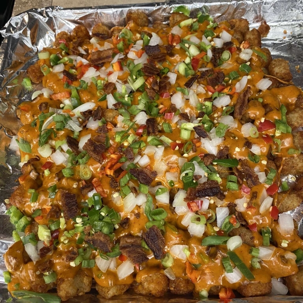 Tater Tots with Gochujang Cheese Sauce