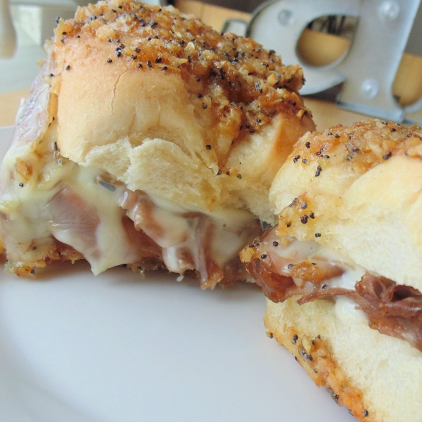 Hawaiian Roll Roast Beef and Cheese Sandwiches