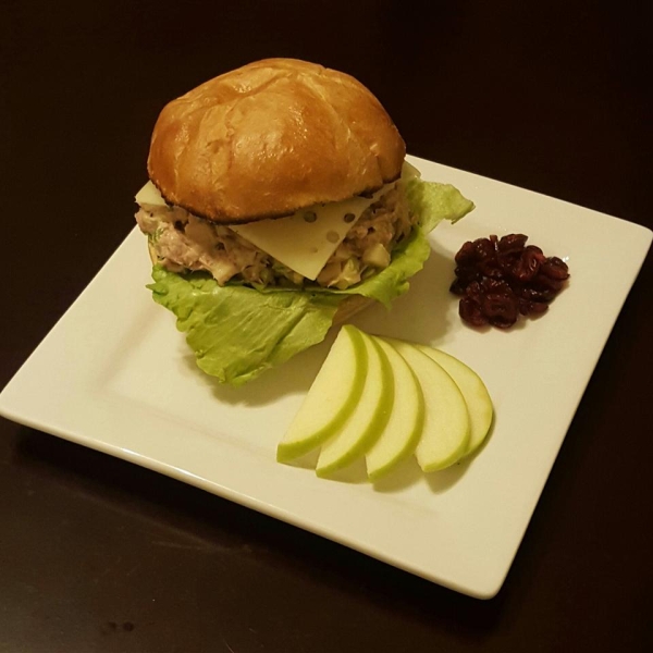 Darra's Famous Tuna Waldorf Salad Sandwich Filling