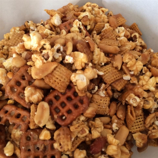 Caramel Corn and Pretzel Mix