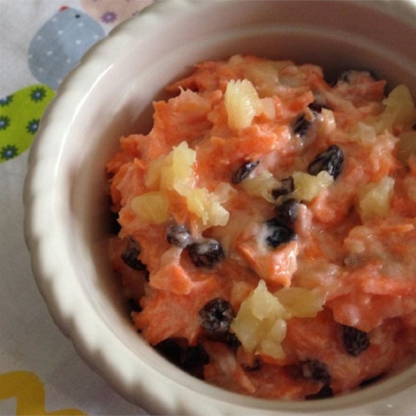 Wabbit-Approved Carrot Raisin Salad