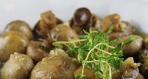 Baked Mushrooms with Thyme and White Wine