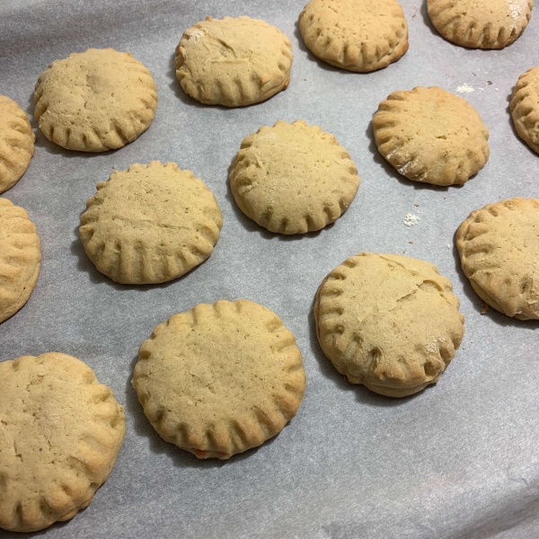 Granny's Strawberry Preserves-Filled Cookies