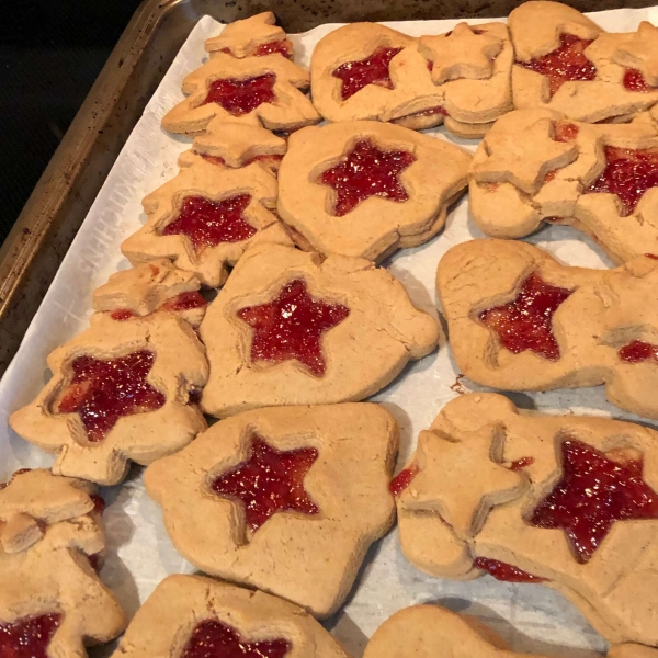 Granny's Strawberry Preserves-Filled Cookies