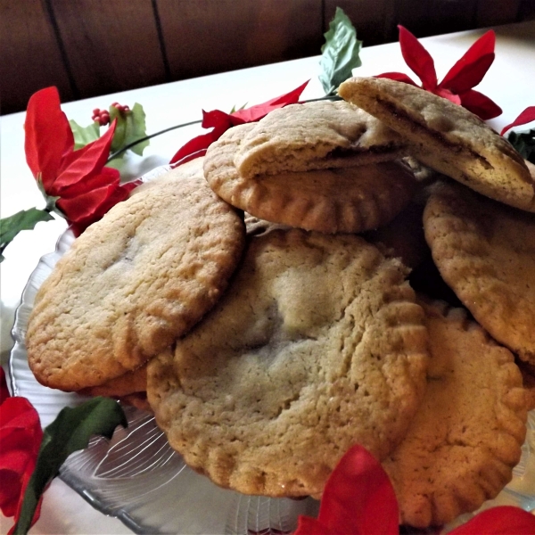 Granny's Strawberry Preserves-Filled Cookies
