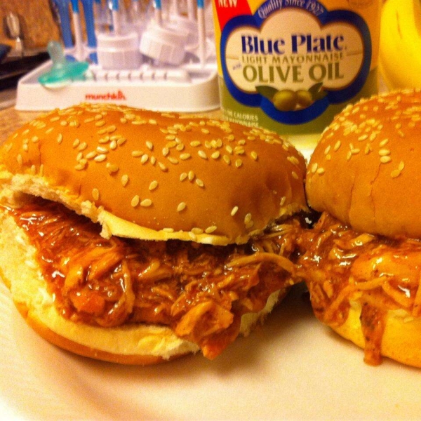 Sweet and Tangy Pulled Chicken Sandwiches