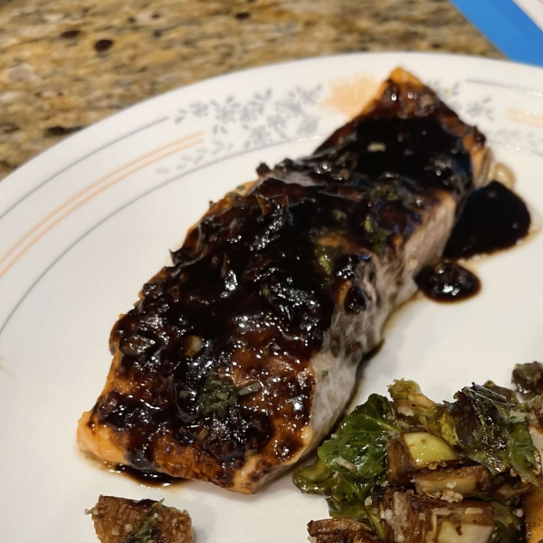 Balsamic-Glazed Salmon Fillets