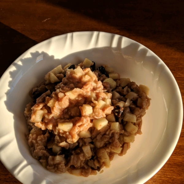 Creamy Apple Cinnamon Raisin Oatmeal