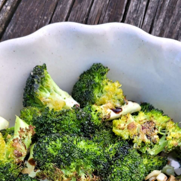 Roasted Broccoli with Garlic and Balsamic Vinegar