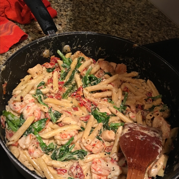 Creamy Chicken and Shrimp Alfredo