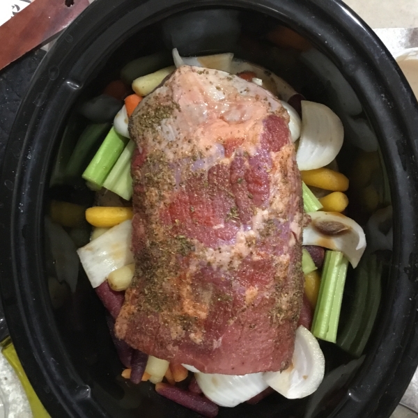 Slow Cooker Eye of Round Roast With Vegetables