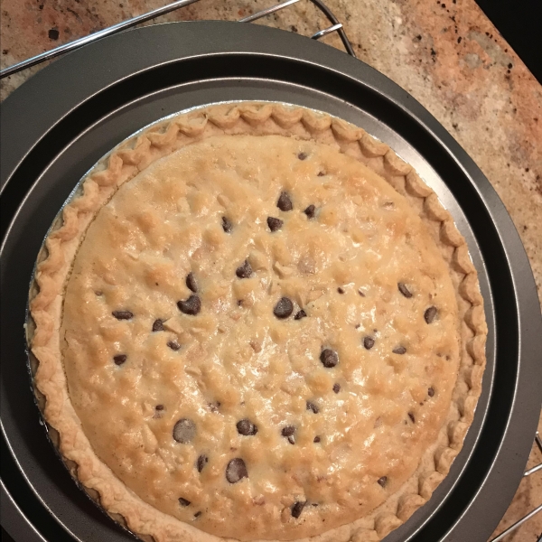 Super Easy Peanut Chocolate Chip Cookie Pie