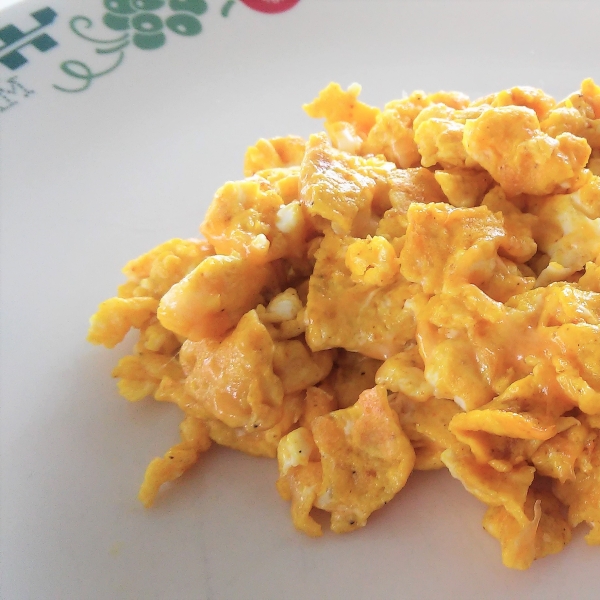 Curry Cheddar Scrambled Eggs