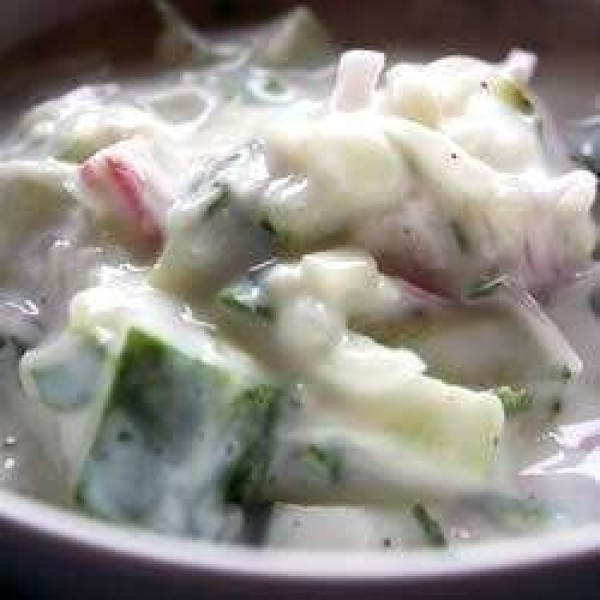 Persian Cucumber Yogurt (Maast-o Khiar)