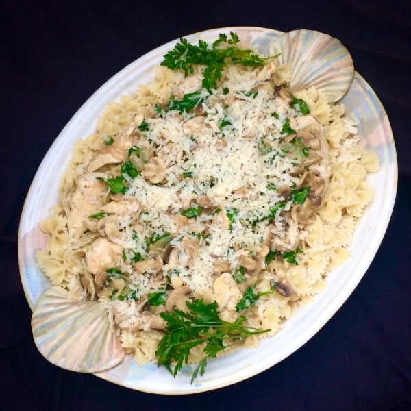 Creamy Chicken, Mushroom, and Spinach Pasta