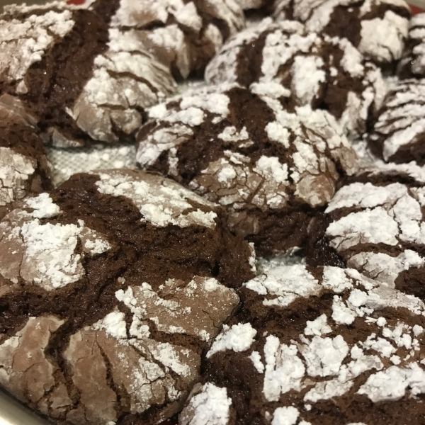 Easy Chocolate Crackled Cookies