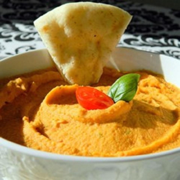 Tomato-Pesto Hummus