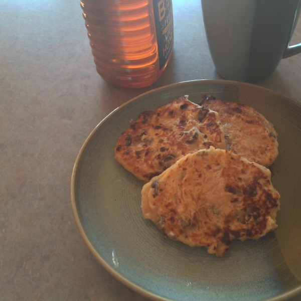 Latvian Cottage Cheese Pancakes (Biezpiena Placenisi)