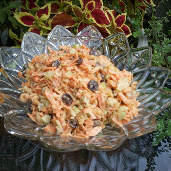 A Different Carrot Raisin Salad