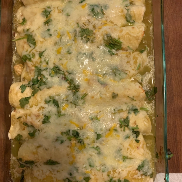 Creamy Chicken Enchiladas Verde