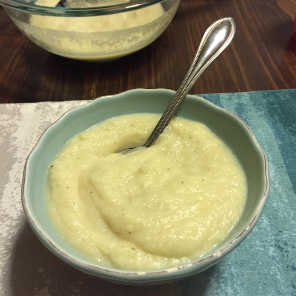 Easy Cauliflower Soup with Fresh Ginger