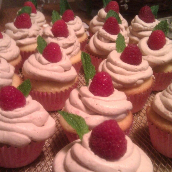 Raspberry Iced Tea Cupcakes