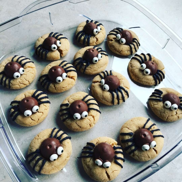Peanut Butter Spider Cookies