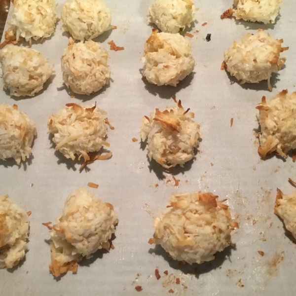 Light and Fluffy Coconut Macaroons