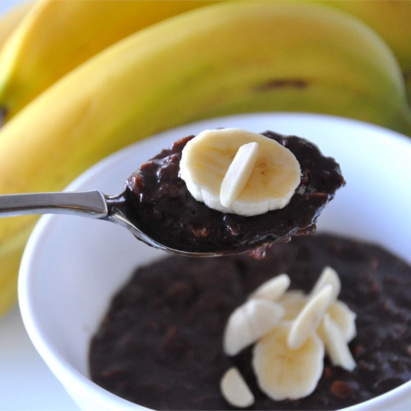 Banana, Chocolate, and Almond Breakfast Oatmeal