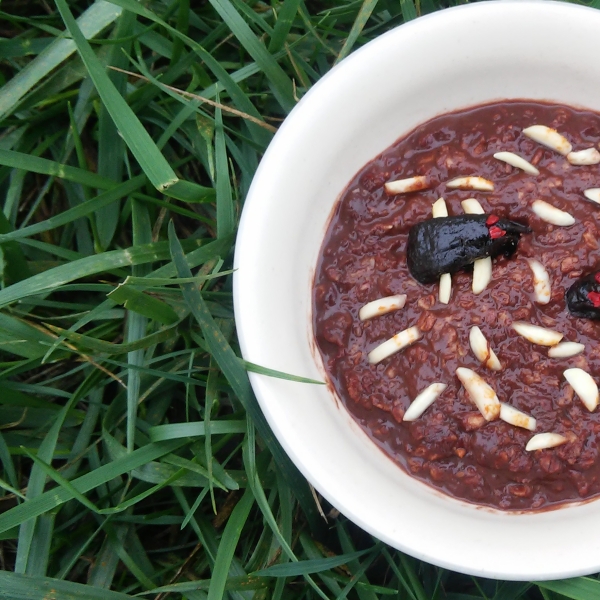 Banana, Chocolate, and Almond Breakfast Oatmeal