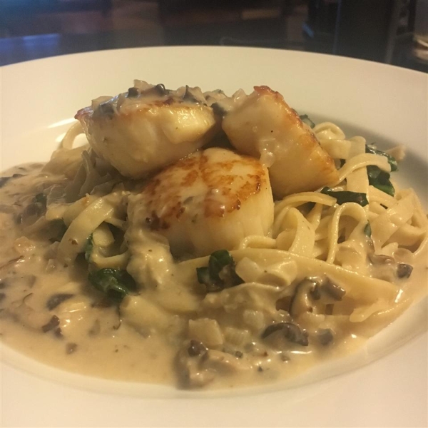 New Year Spinach Fettuccine with Scallops