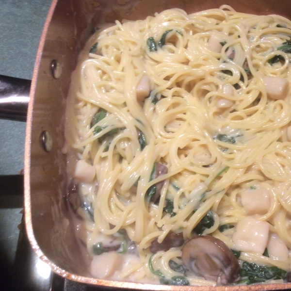 New Year Spinach Fettuccine with Scallops