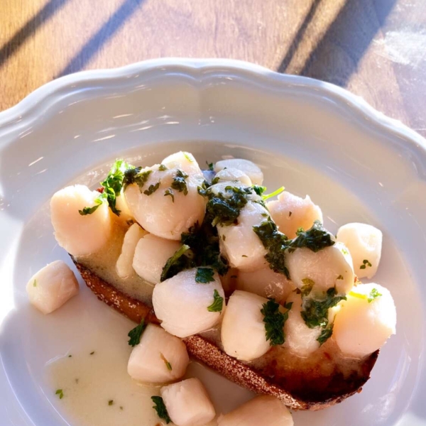 Bay Scallops with Garlic Parsley Butter Sauce
