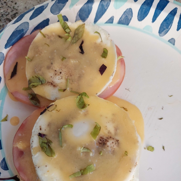 Quick and Easy Hollandaise Sauce in the Microwave