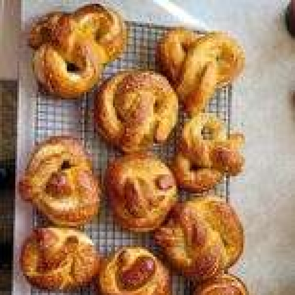 Sourdough Soft Pretzels