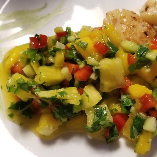 Seared Scallops with Tropical Salsa