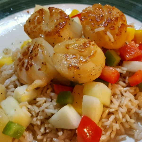 Seared Scallops with Tropical Salsa