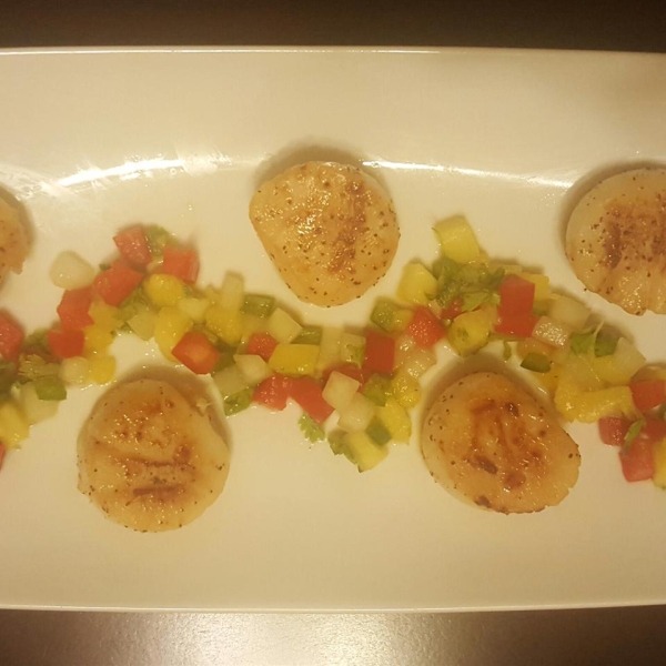 Seared Scallops with Tropical Salsa