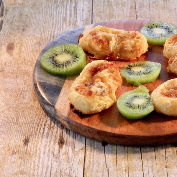 Brie and Caramelized Onion Pinwheels