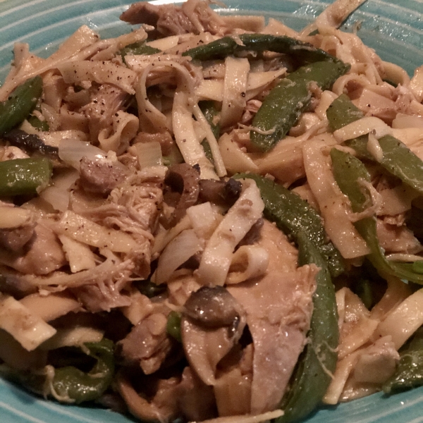 Chicken Lo Mein with Broccoli