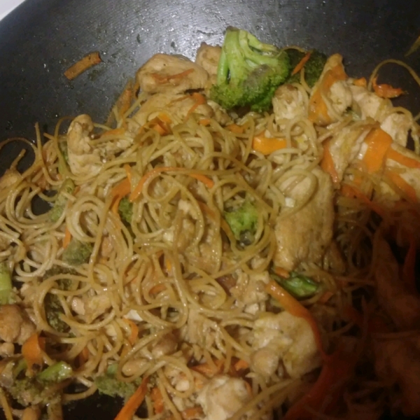 Chicken Lo Mein with Broccoli