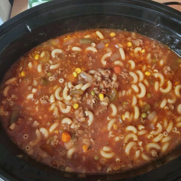 Slow Cooker Hamburger Soup with Macaroni